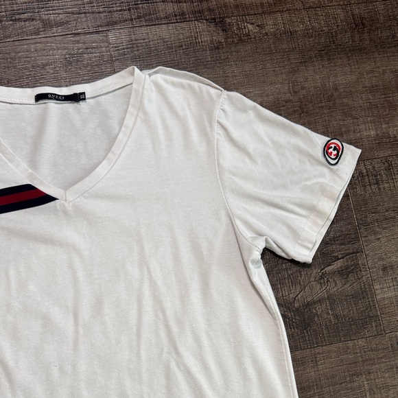 Gucci White T-Shirt with Black and Red Accents - Picture 3 of 11